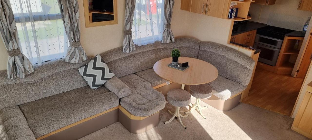 Lovely Caravan At Ingoldmells Just Behind Sealands Lejlighed Eksteriør billede