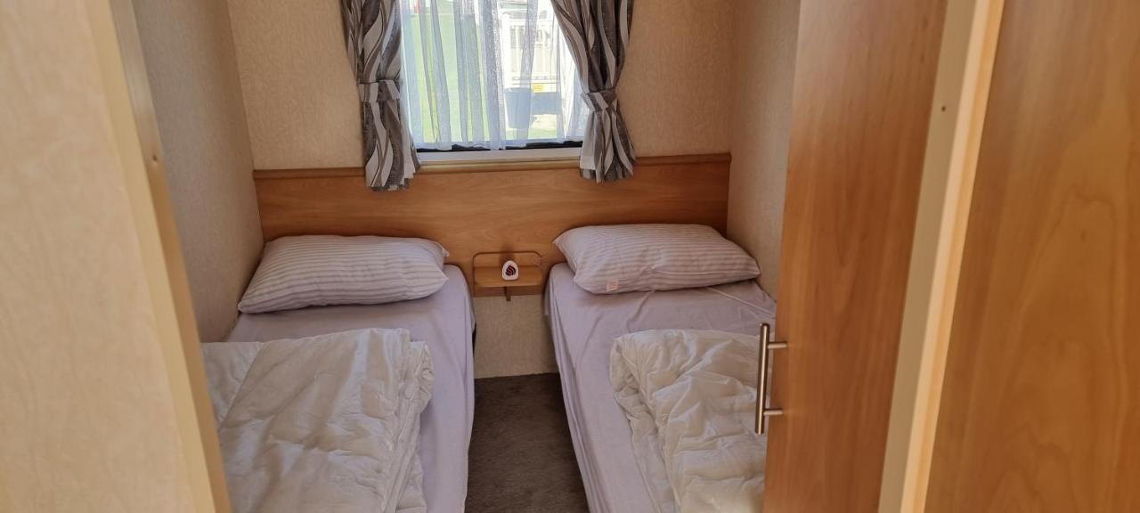Lovely Caravan At Ingoldmells Just Behind Sealands Lejlighed Eksteriør billede